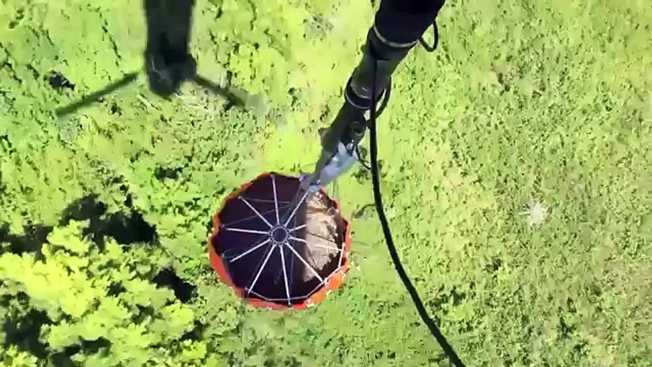 This Bag Can Carry Up to 2600 Gallons (10 tons)of Water ! BambiBucket Lifted by CH-47 Chinook