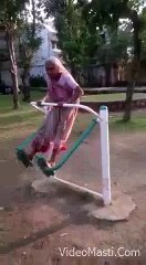Pakistani Dadi Desi Jhola In garden - desi girls video