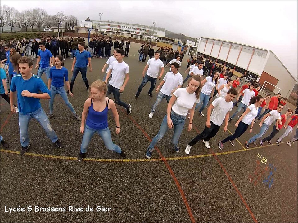 FLASHMOB EURO 2016 Lycée G BRASSENS RIVE DE GIER (David GUETTA Listen)