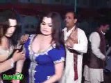 Beautiful Desi Girls Live Dance In Wedding On Mein Mahi De Khu Ton Pani Da Saraiki_Punjabi Song