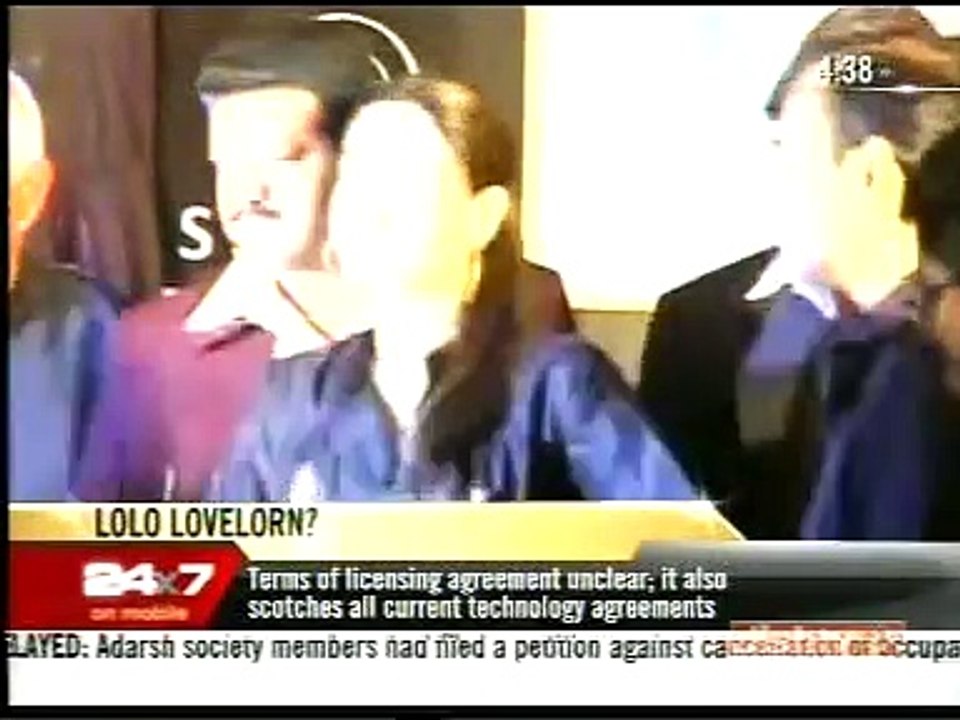 Karisma Endorsing Cell Phone NDTV NIGHT OUT