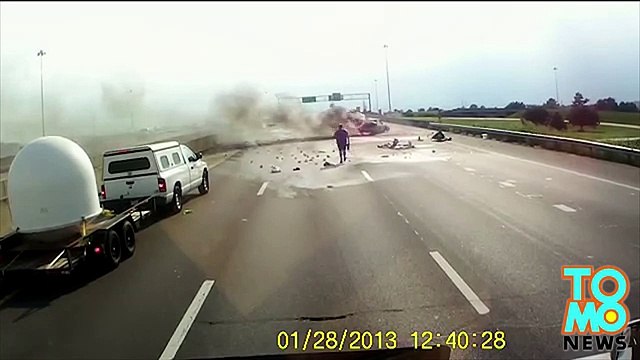 Герои среди нас- Водитель спас двух жертв аварии на фривее