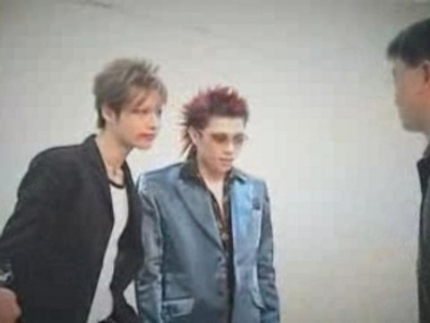 [Clip] Dir En Grey - Guy talks to Die and Toshiya in English