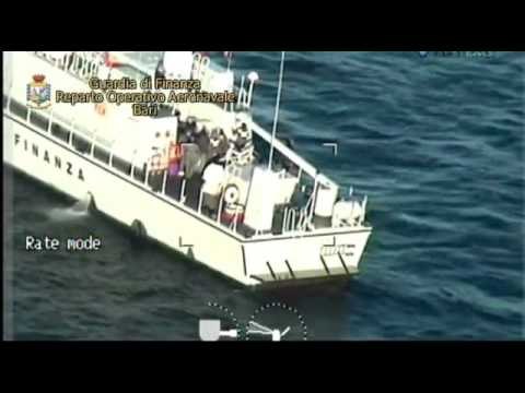 Inseguimento in mare sequestrati 6 quintali di droga Ricercati i narcotrafficanti