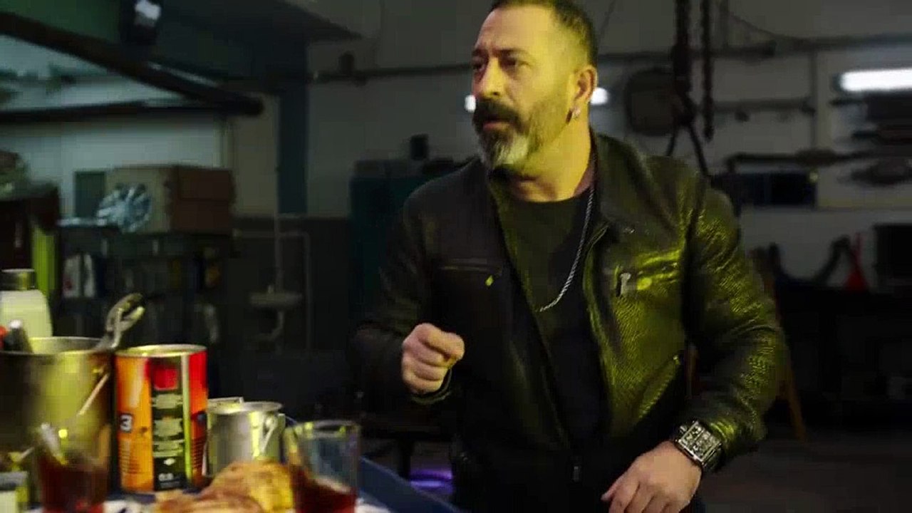 İş Bankası - Cem Yılmaz Robotlarla Savaşıyor Reklam Filmi