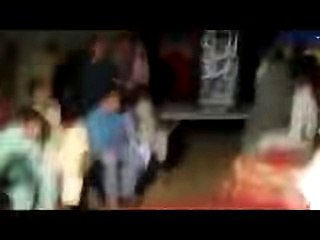 Pakistani mujra funny chicken dance girls - Skyonline