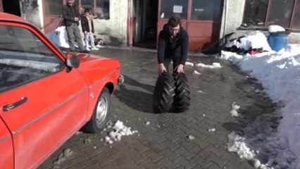 Karlı Yollara "Pat Pat" Lastiğiyle Çözüm Buldu