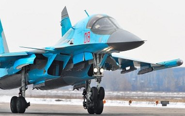 «Утенок» Су-34 выпускает неуправляемые ракеты: огненные шары выжигают землю
