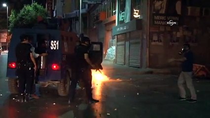 Beyoğlu’nda yol kapatan gruba polis müdahalesi
