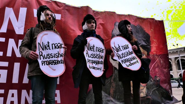Ukrainian students in Kiev protest against Russian 'propaganda'