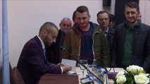 Politologu Sulimani boton librin e parë