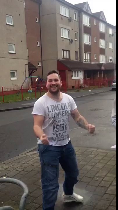 La blague des 6 œufs cassés sur la tête