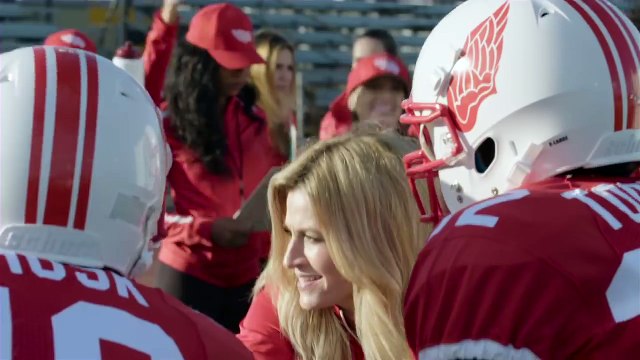 Les top model Victoria’s Secret Angels jouent au football américain pour la st Valentin