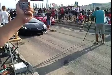 Автомобильные гонки Lamborghini Aventador против Porsche 997