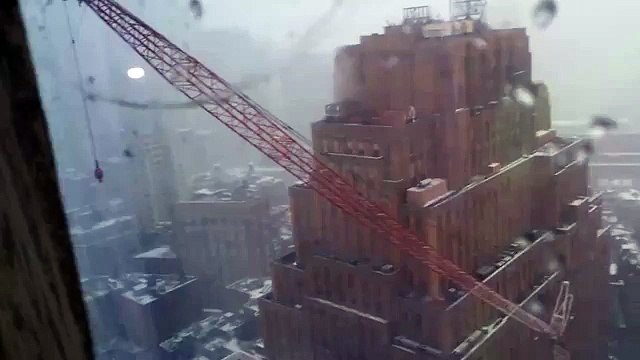 Chute d'une grue immense à New York, en plein Manhattan