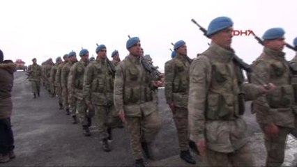Hakkari Sur Şehidi Teğmen Özatak Son Yolculuğuna Uğurlandı-3