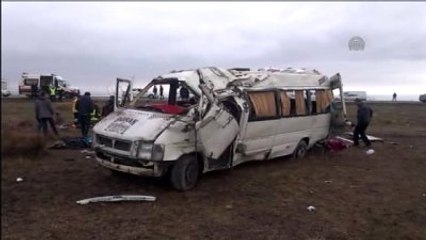 Suriyelileri Taşıyan Minibüs Devrildi: 1 Ölü, 19 Yaralı