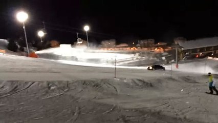 Беспредел! Субару устроила гонки прямо на склоне Чимбулака!