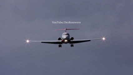 L'incroyable atterrissage d'un avion au dessus d'une plage
