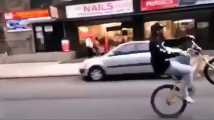 CABALLITO CON LA BICICLETA NIVEL DIOS (360p)