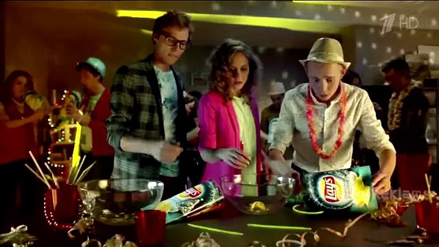 Реклама Lays 2015 - Лейс Сметана и зелень (Новогодняя)