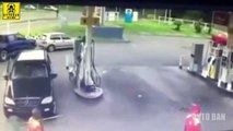 The taxi driver went to the gas station Taxi Loses Brakes || AVTO BAN