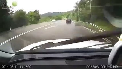 CAMIÓN PIERDE EL CONTROL (360p)