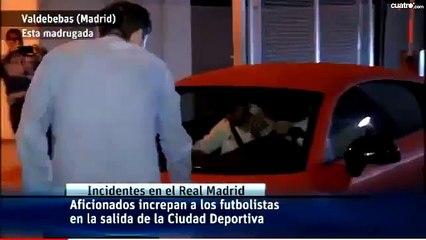 Несколько фанатов Реала после Класико встретили футболистов  Первая машина Гарета Бейла