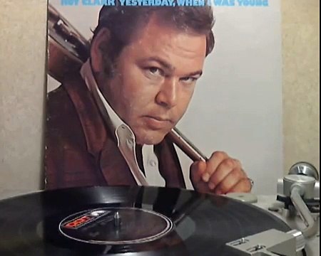 Roy Clark - Yesterday When I Was Young [original Lp version]