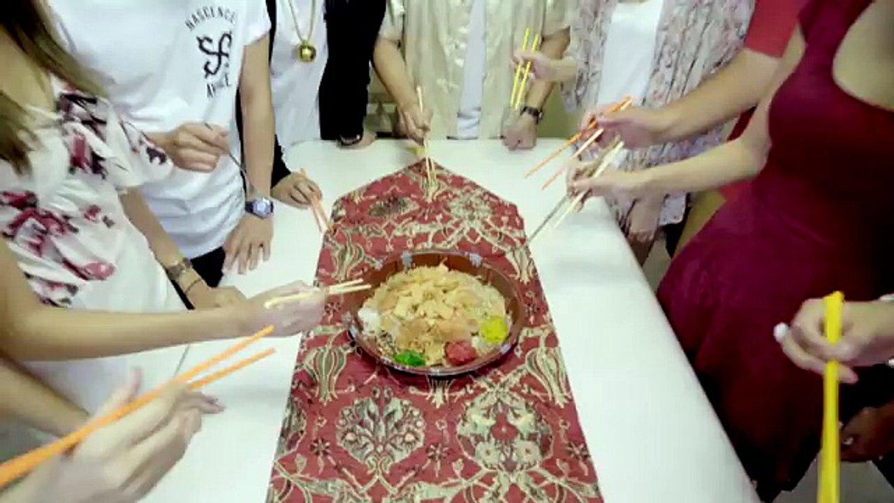 11 THINGS PEOPLE DO DURING CHINESE NEW YEAR - Chinese New year special