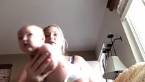 Spion _ Une maman teste la technique anti pleurs pour bébés