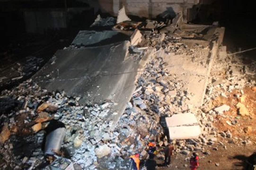 Gaziantep'te Suriyelilerin Kaldığı 3 Katlı Bina Çöktü, Faciadan Dönüldü