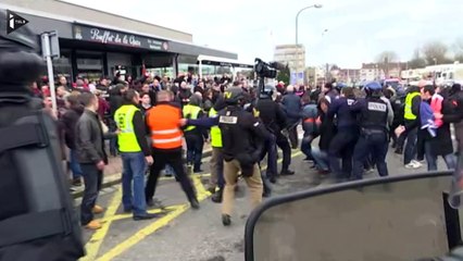 Rassemblement interdit à Calais: une vingtaine d'interpellations, dont un général