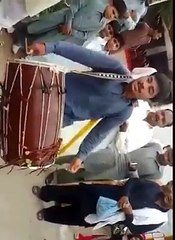 bhangara celeberations in streets of lahore.... must watch