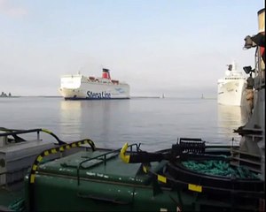 Video herunterladen: Stena Line wpływa do gdyńskiego portu. Prom na trasie Gdynia - Karlskrona