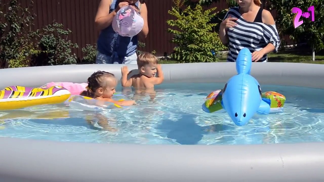 ✔ ДЕТИ ОСВАИВАЮТ БАССЕЙН. Twins swim in the pool | О детях 2 1