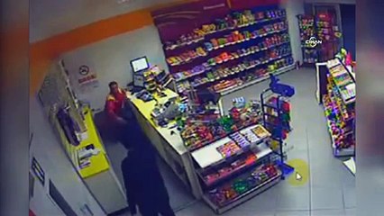Silahlı soyguncuyu, kamera görüntüleri ele verdi