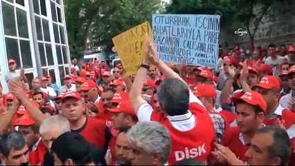 DİSK önünde tekme tokatlar havada uçuştu