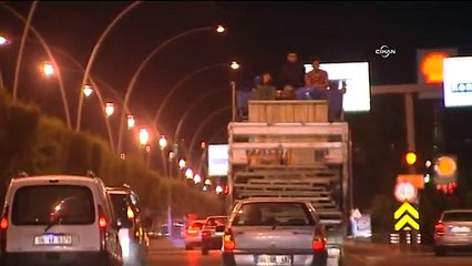 Kamyon kasasında tehlikeli yolculuk kamerada