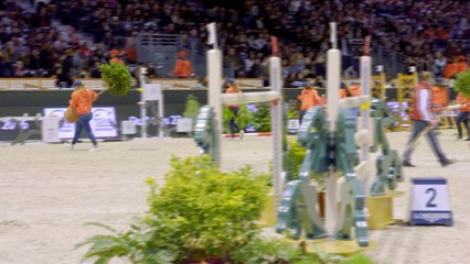 Des bénévoles en action sur la piste