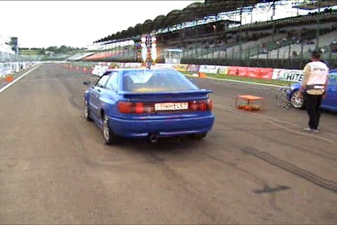 Audi S2 Coupe Vs. VW Golf IV TDI Drag Race