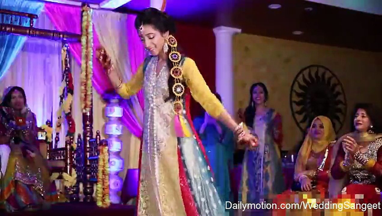 Meri Ada Bhi Hy Qatil   Pakistani Wedding Dance   HD ✔