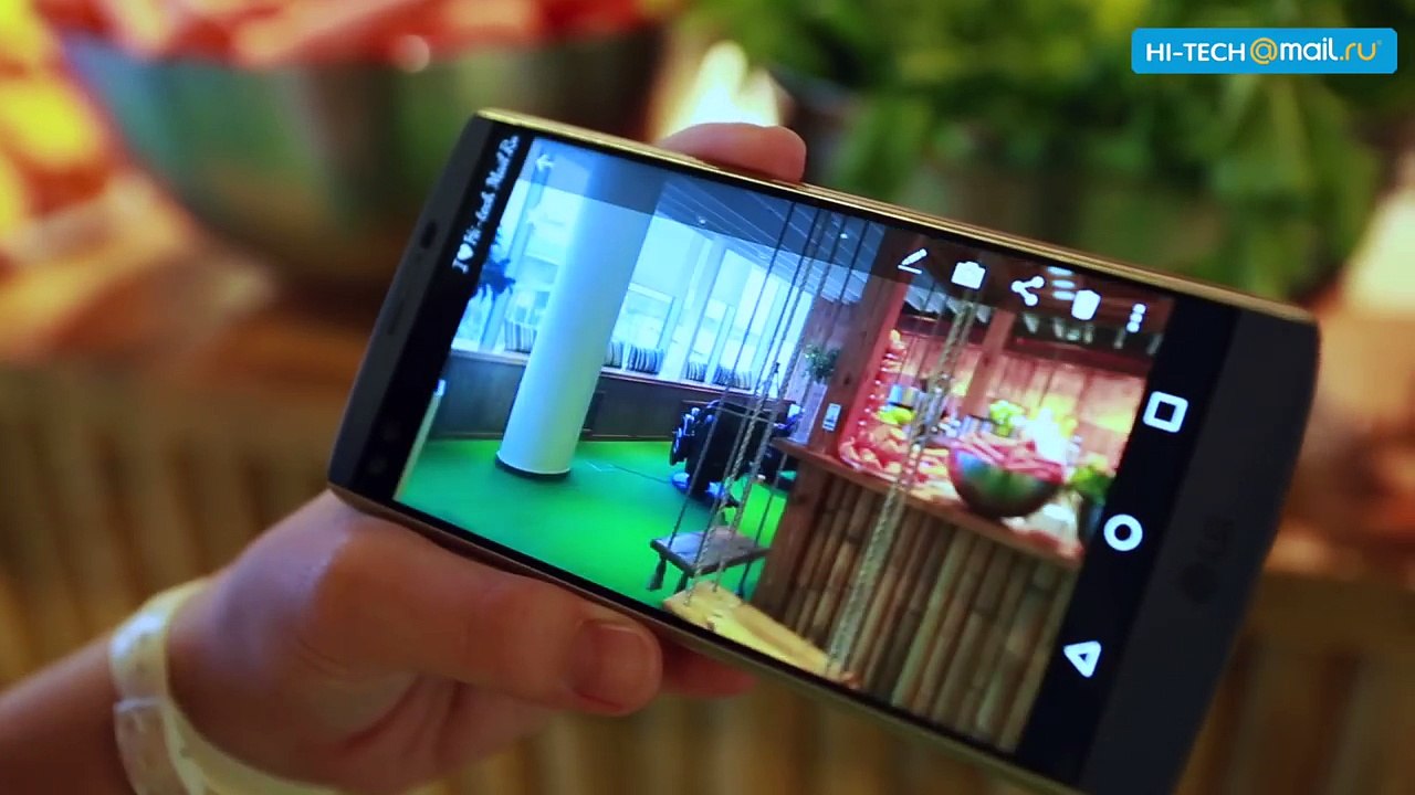 LG V10 – обзор смартфона с двумя экранами и тремя камерами