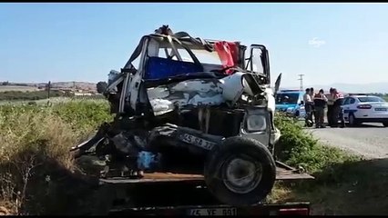 Manisa'da korkunç kaza! 15 ölü