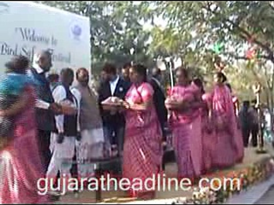 Nalsarovar promoted by Gujarat Tourism; development of site for bird sanctury