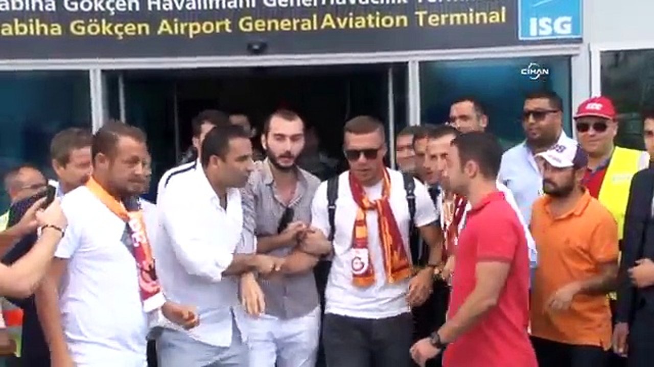 Lukas Podolski İstanbul'a geldi