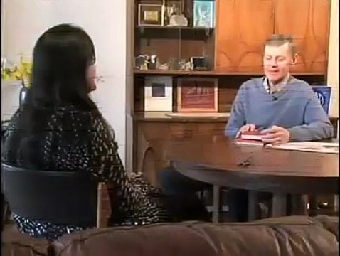 Inspiring Video:An American Speaks Urdu, Got degree in urdu and promote Urdu language...