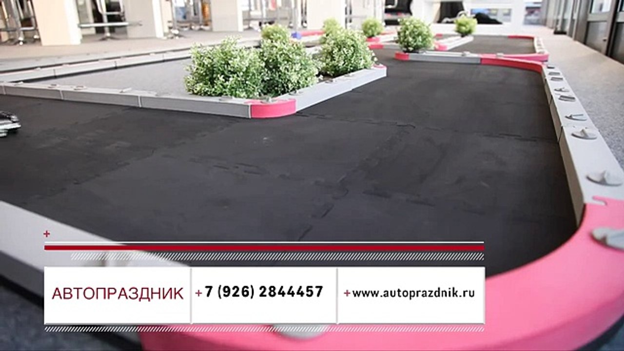 Гонки на радиоуправляемых ретро автомобилях