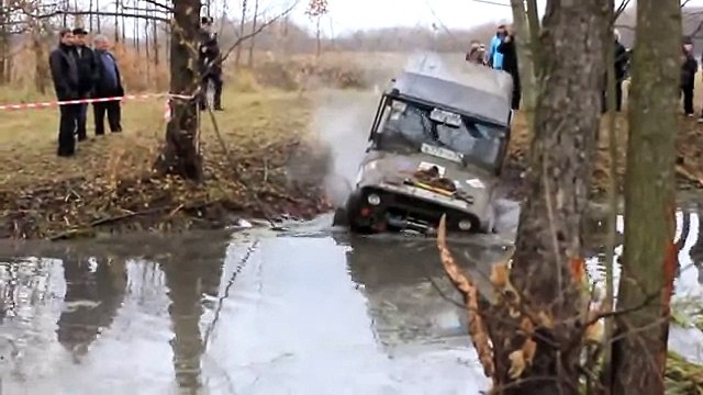 Гонки по бездорожью. УАЗ рулит.- Off-road racing. UAZ taxis