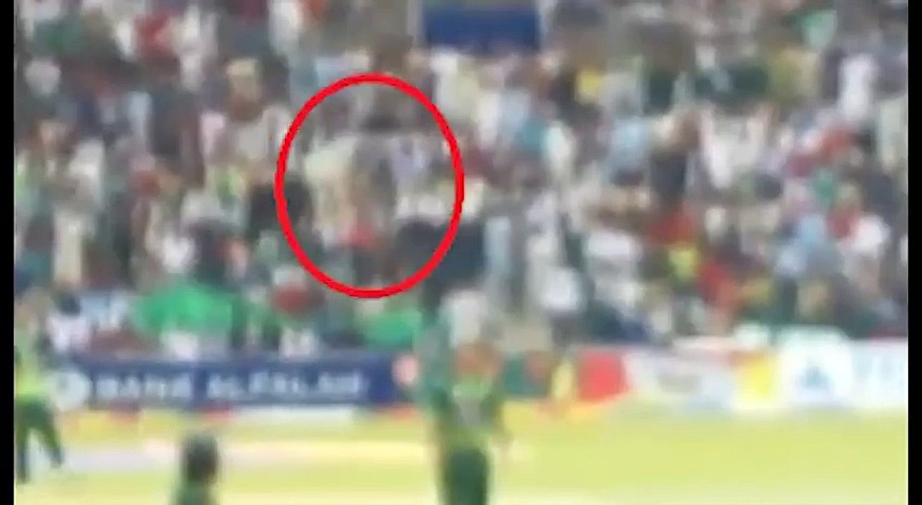 Ghost caught in LIVE CRICKET MATCH Pakistan Vs Bangladesh in Abu Dhabi Stadium
